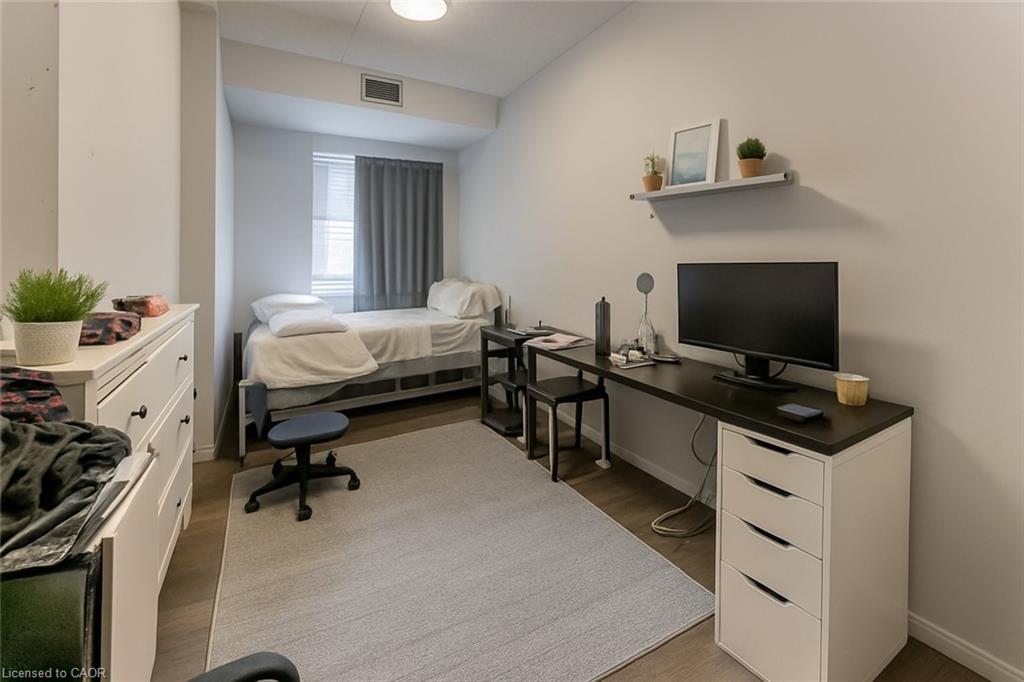 304-8 Hickory Street W, Waterloo, ON - Indoor