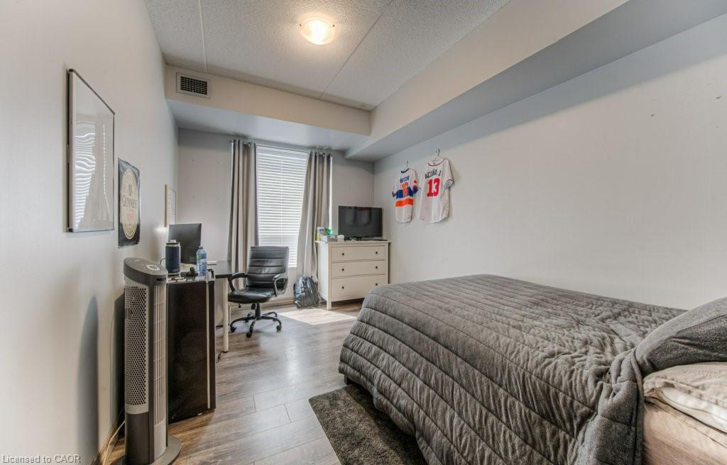 304-8 Hickory Street W, Waterloo, ON - Indoor Photo Showing Bedroom