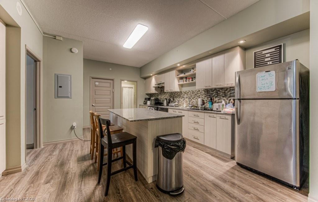 304-8 Hickory Street W, Waterloo, ON - Indoor