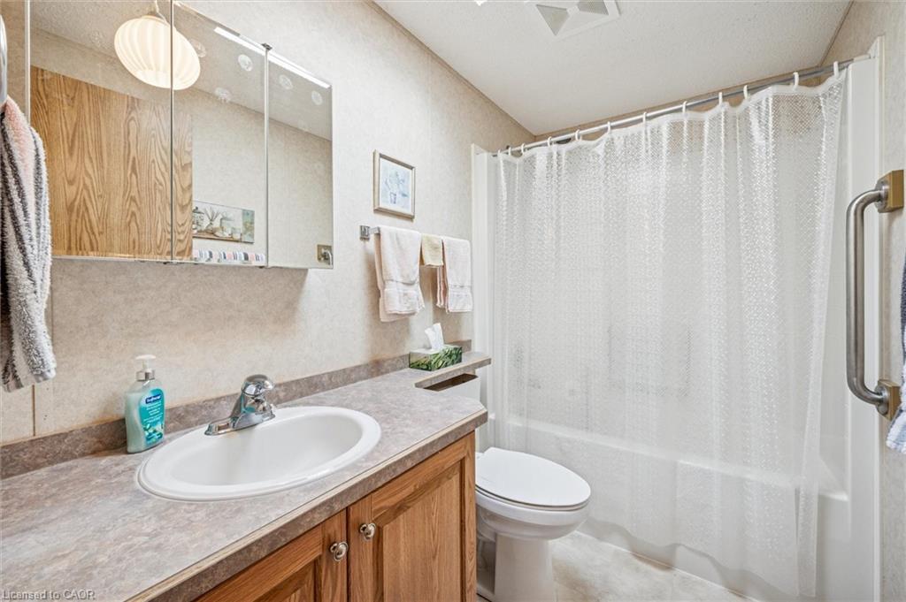 72 Ash Avenue Pvt, Puslinch, ON - Indoor Photo Showing Bathroom