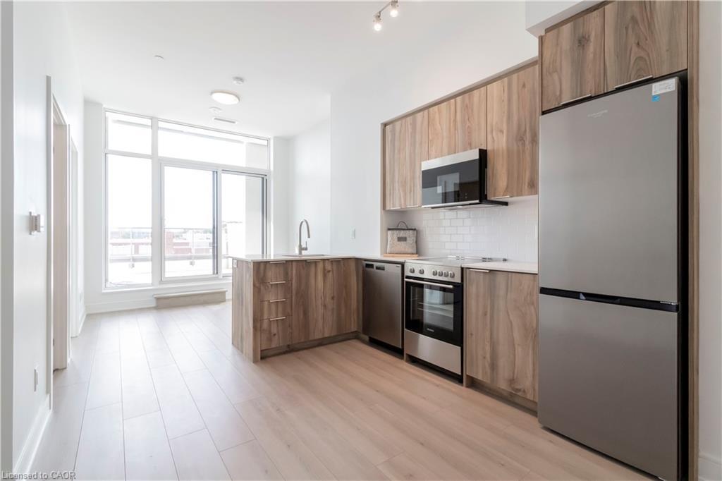 304-25 Wellington Street S, Kitchener, ON - Indoor Photo Showing Kitchen With Stainless Steel Kitchen