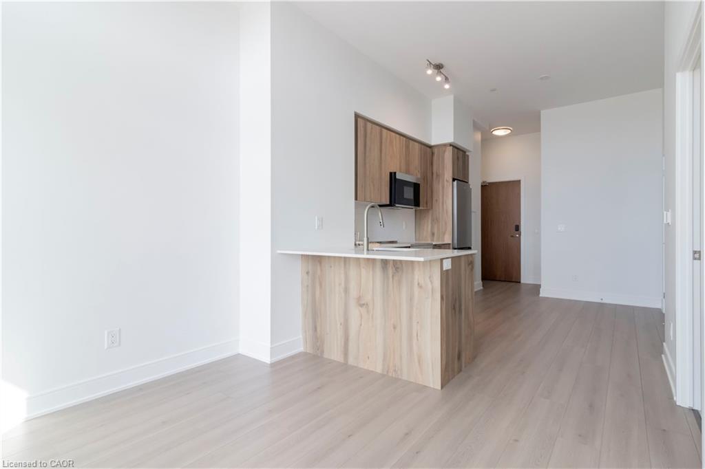 304-25 Wellington Street S, Kitchener, ON - Indoor Photo Showing Kitchen