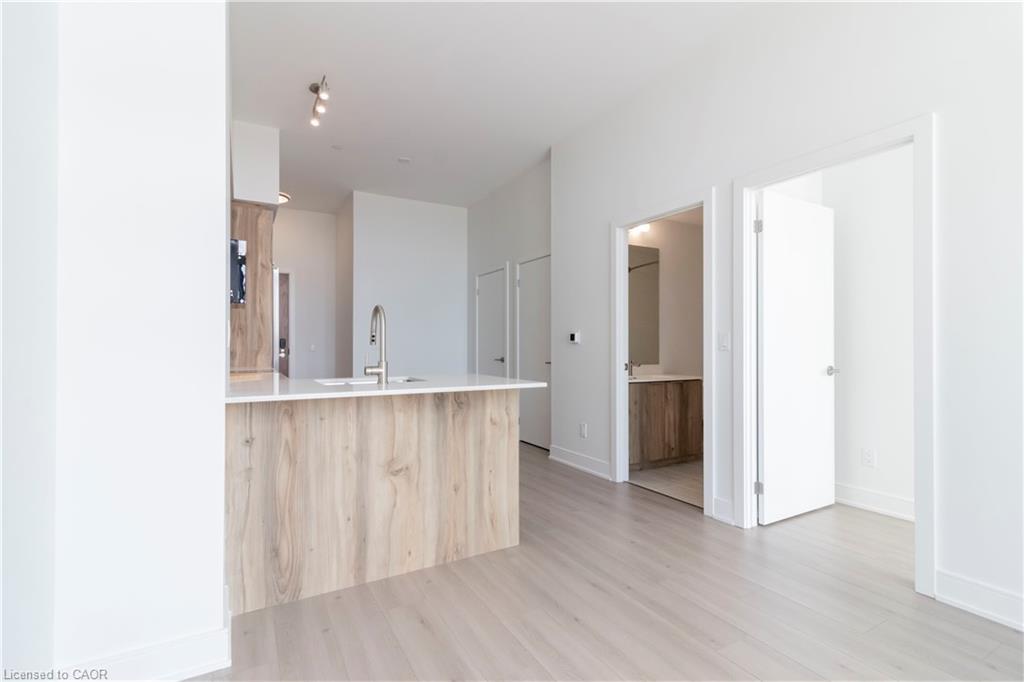 304-25 Wellington Street S, Kitchener, ON - Indoor