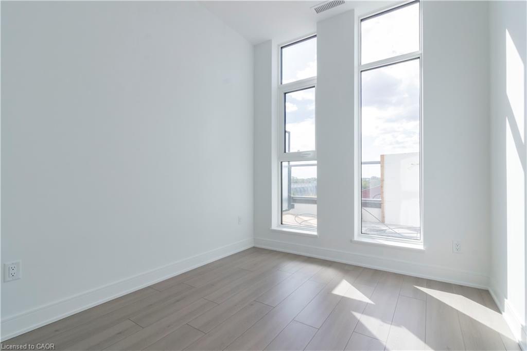 304-25 Wellington Street S, Kitchener, ON - Indoor Photo Showing Other Room