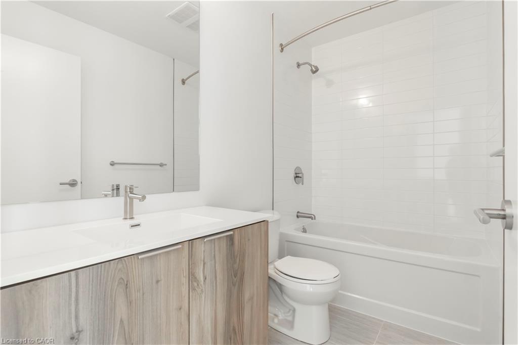 304-25 Wellington Street S, Kitchener, ON - Indoor Photo Showing Bathroom
