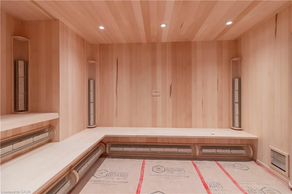 304-25 Wellington Street S, Kitchener, ON - Indoor