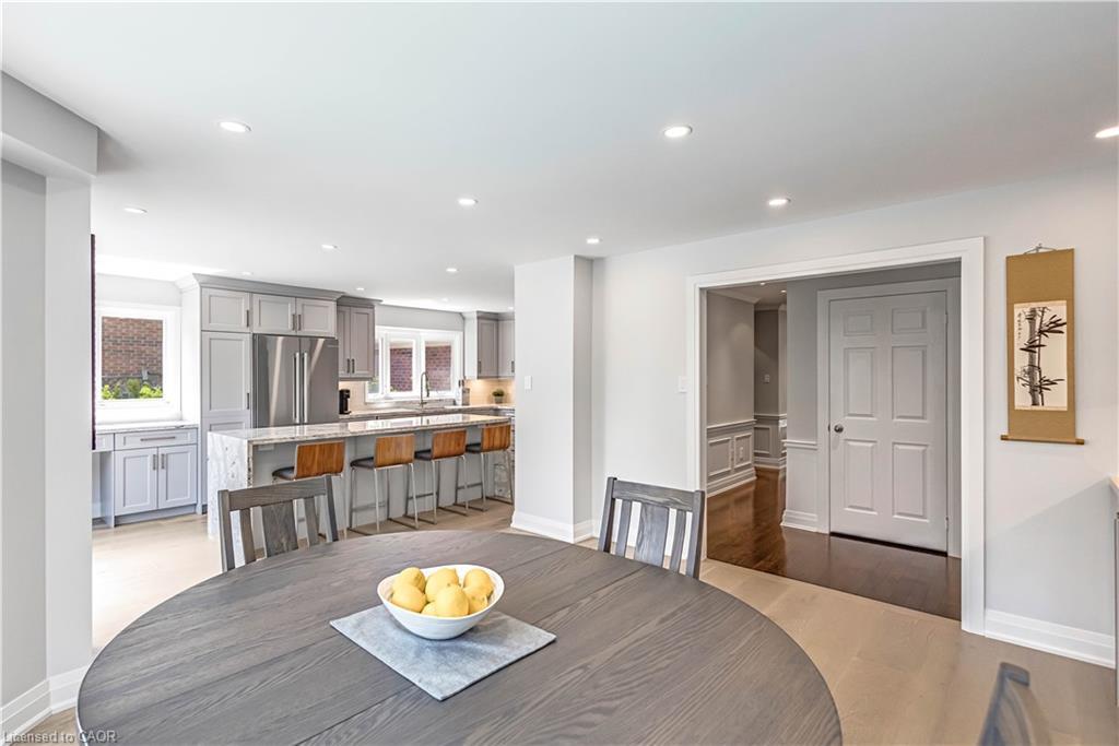 1399 Winterberry Drive, Burlington, ON - Indoor Photo Showing Dining Room