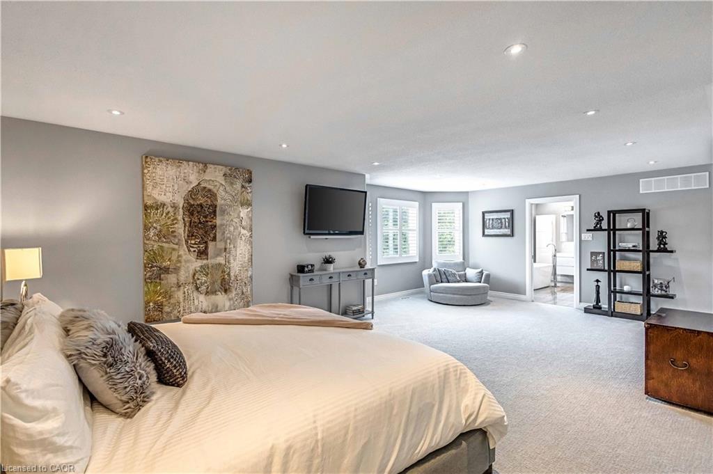 1399 Winterberry Drive, Burlington, ON - Indoor Photo Showing Bedroom