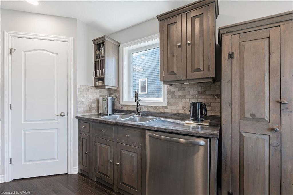 365 Beech Street, Lucan, ON - Indoor Photo Showing Kitchen With Double Sink