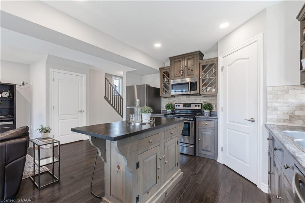 365 Beech Street, Lucan, ON - Indoor Photo Showing Kitchen With Double Sink