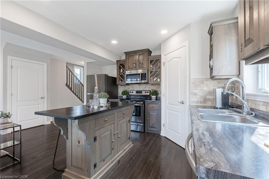 365 Beech Street, Lucan, ON - Indoor Photo Showing Kitchen With Double Sink