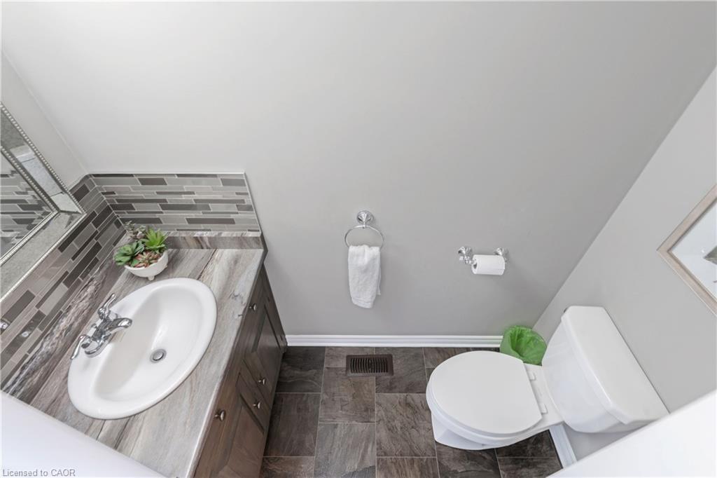 365 Beech Street, Lucan, ON - Indoor Photo Showing Bathroom