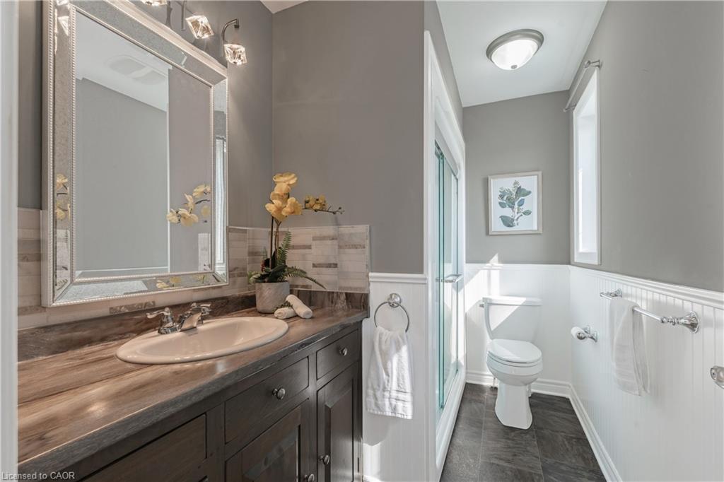 365 Beech Street, Lucan, ON - Indoor Photo Showing Bathroom