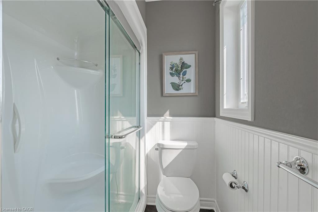 365 Beech Street, Lucan, ON - Indoor Photo Showing Bathroom