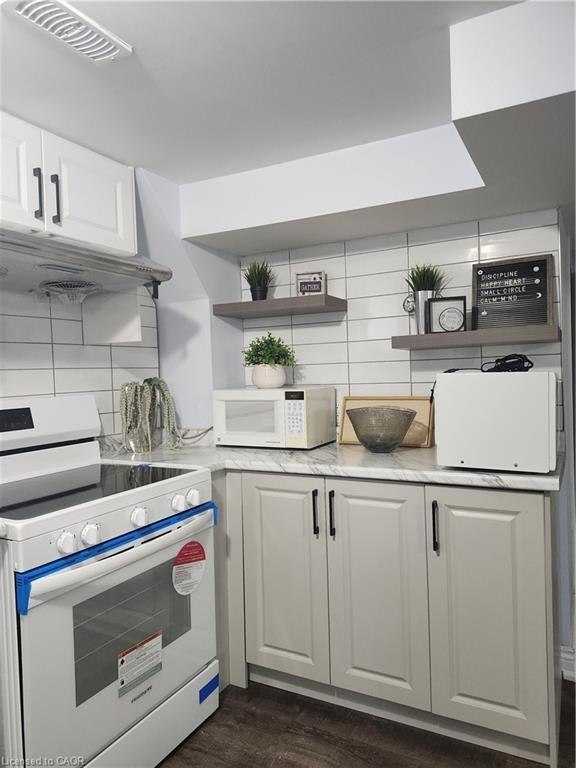 11 Mercer Road, Cambridge, ON - Indoor Photo Showing Kitchen