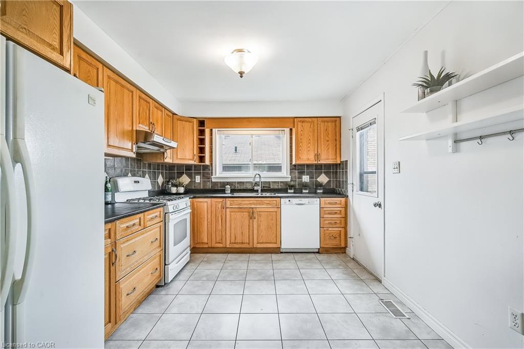 9 Valanna Court, Hamilton, ON - Indoor Photo Showing Kitchen