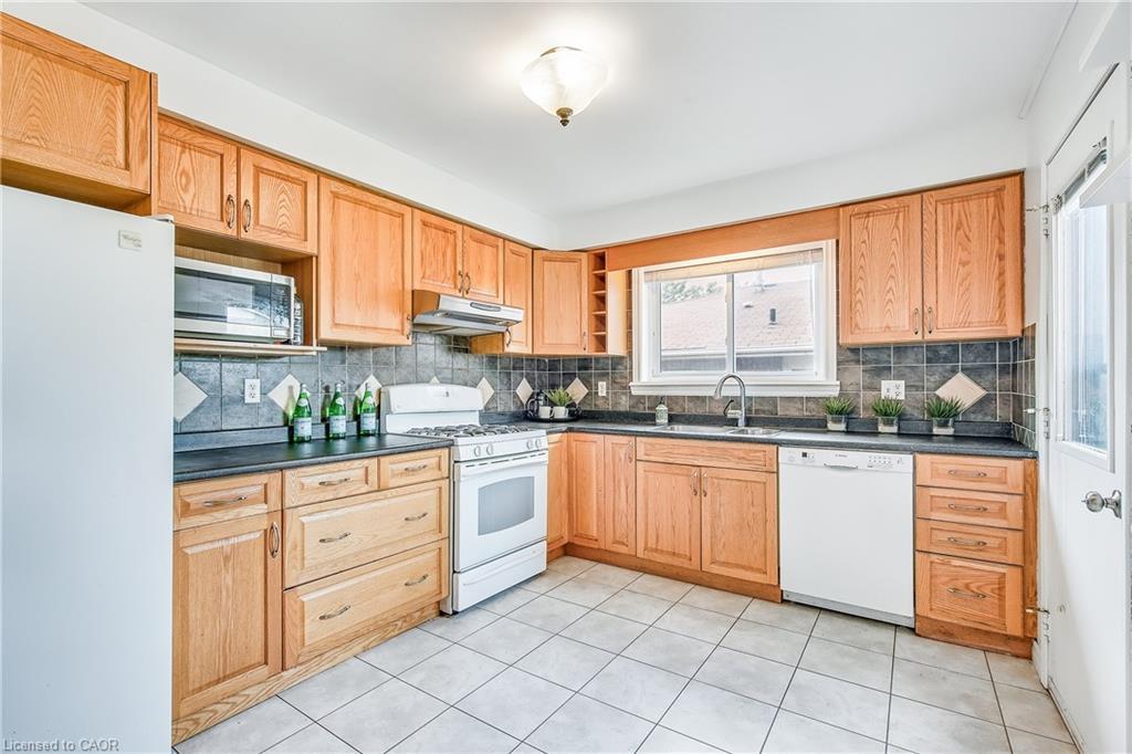 9 Valanna Court, Hamilton, ON - Indoor Photo Showing Kitchen