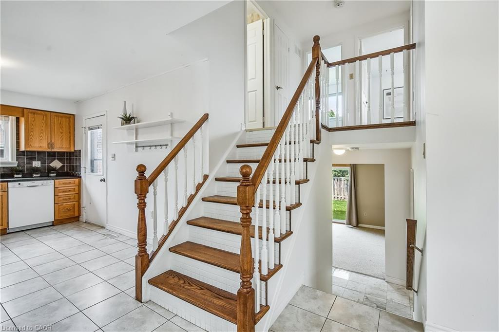 9 Valanna Court, Hamilton, ON - Indoor Photo Showing Other Room