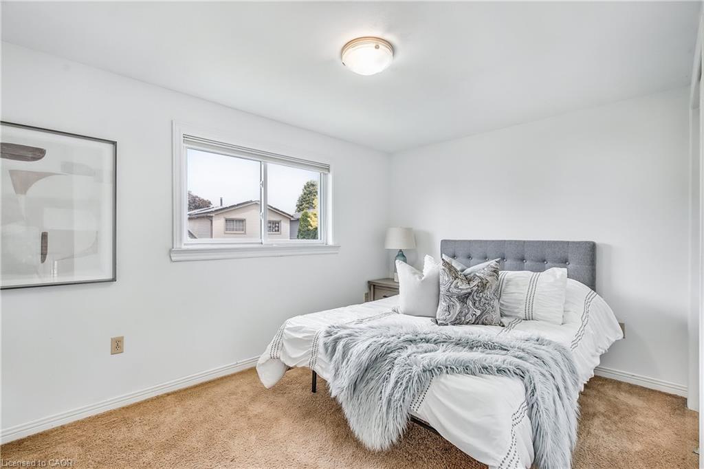 9 Valanna Court, Hamilton, ON - Indoor Photo Showing Bedroom