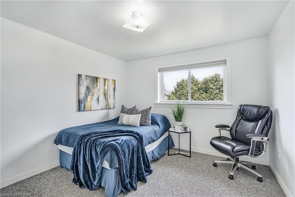 9 Valanna Court, Hamilton, ON - Indoor Photo Showing Bedroom