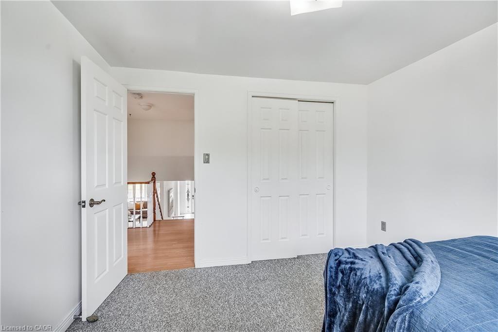 9 Valanna Court, Hamilton, ON - Indoor Photo Showing Bedroom