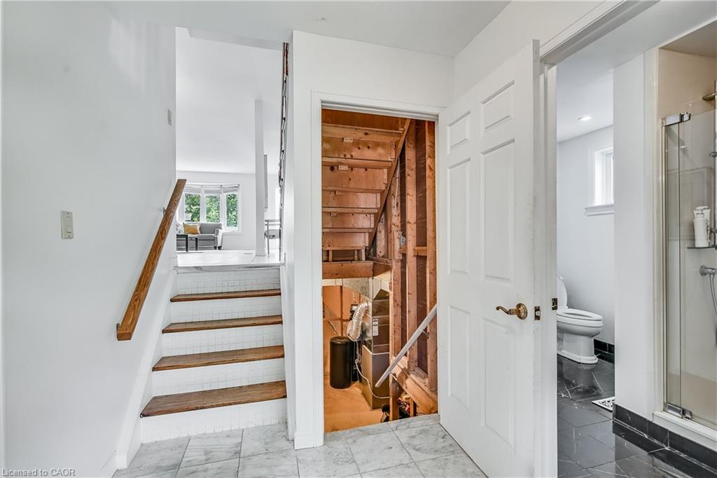 9 Valanna Court, Hamilton, ON - Indoor Photo Showing Other Room