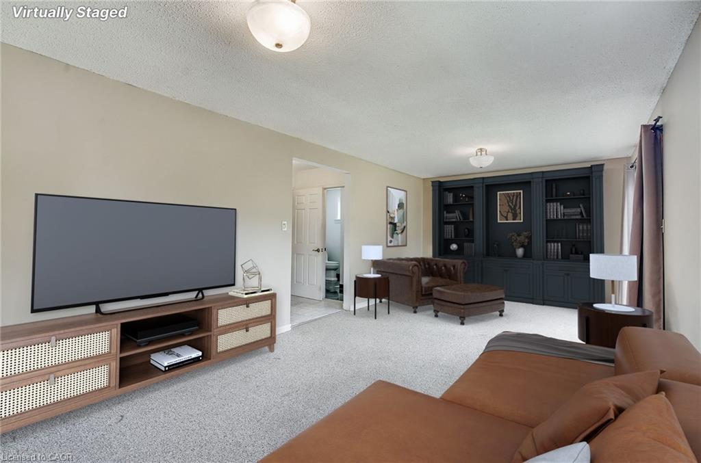 9 Valanna Court, Hamilton, ON - Indoor Photo Showing Living Room