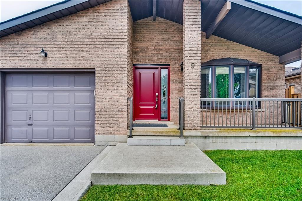 9 Valanna Court, Hamilton, ON - Outdoor