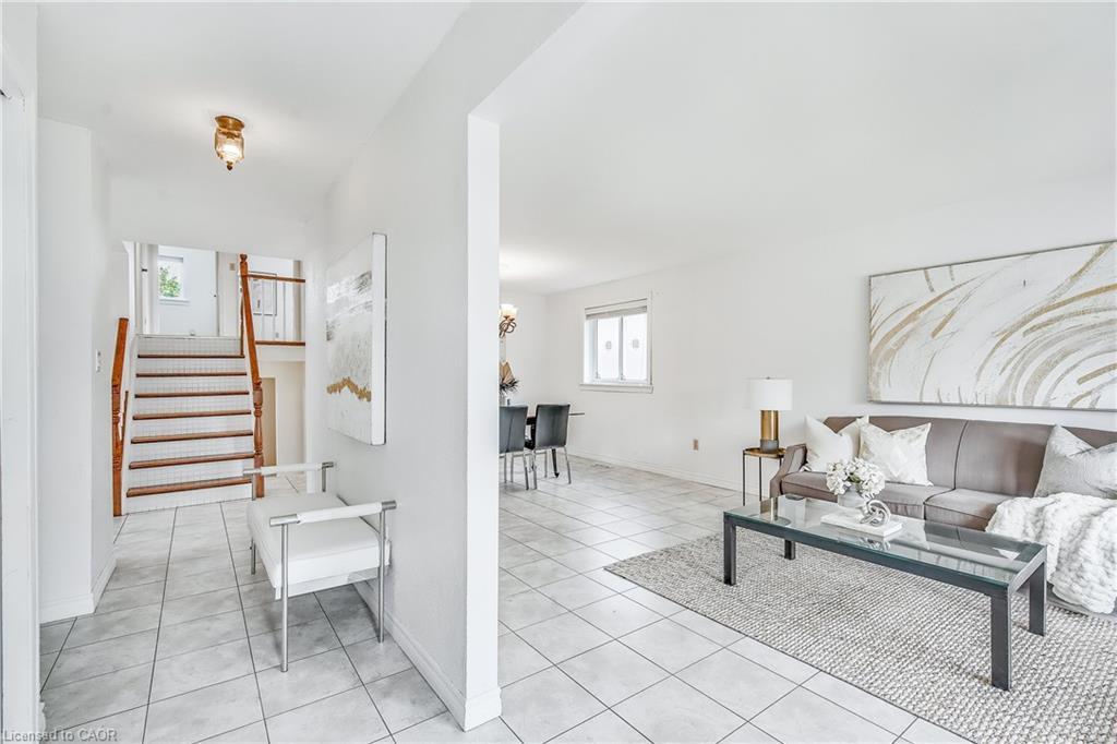 9 Valanna Court, Hamilton, ON - Indoor Photo Showing Other Room