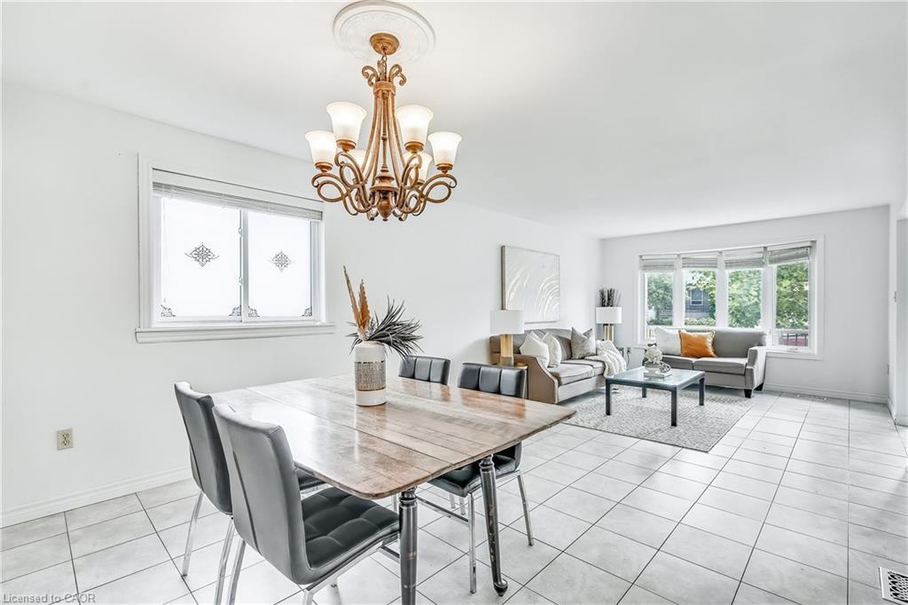 9 Valanna Court, Hamilton, ON - Indoor Photo Showing Dining Room