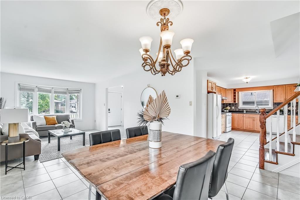 9 Valanna Court, Hamilton, ON - Indoor Photo Showing Dining Room