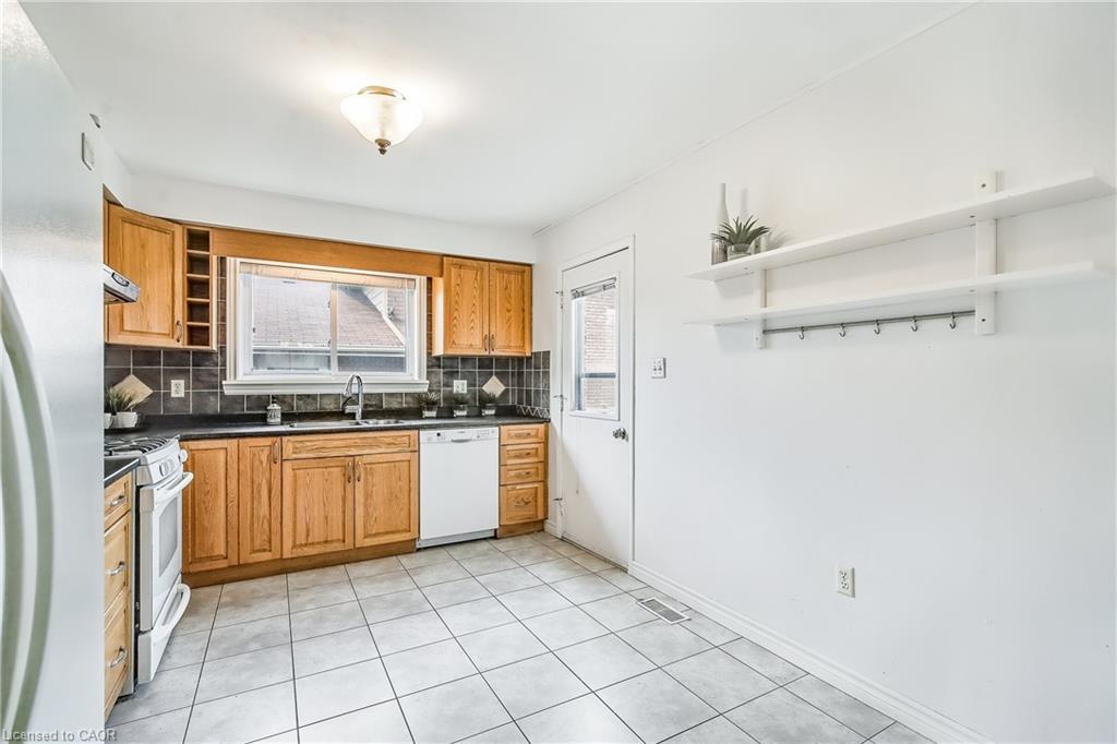 9 Valanna Court, Hamilton, ON - Indoor Photo Showing Kitchen