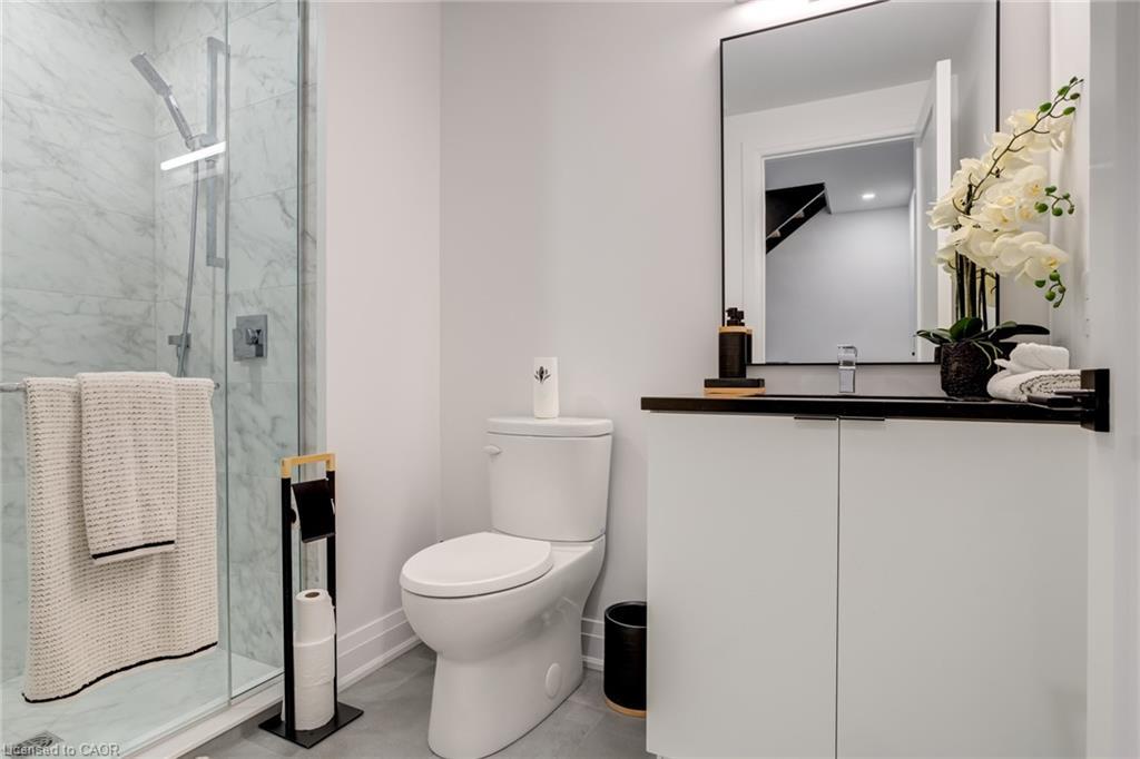 151C Port Robinson Road, Pelham, ON - Indoor Photo Showing Bathroom