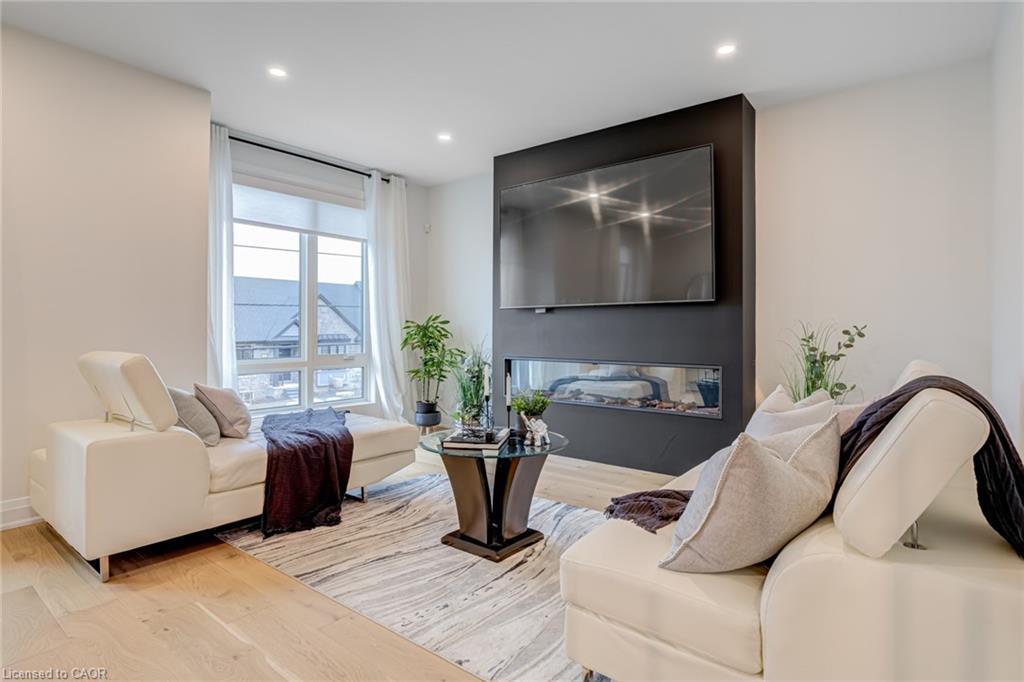 151C Port Robinson Road, Pelham, ON - Indoor Photo Showing Living Room