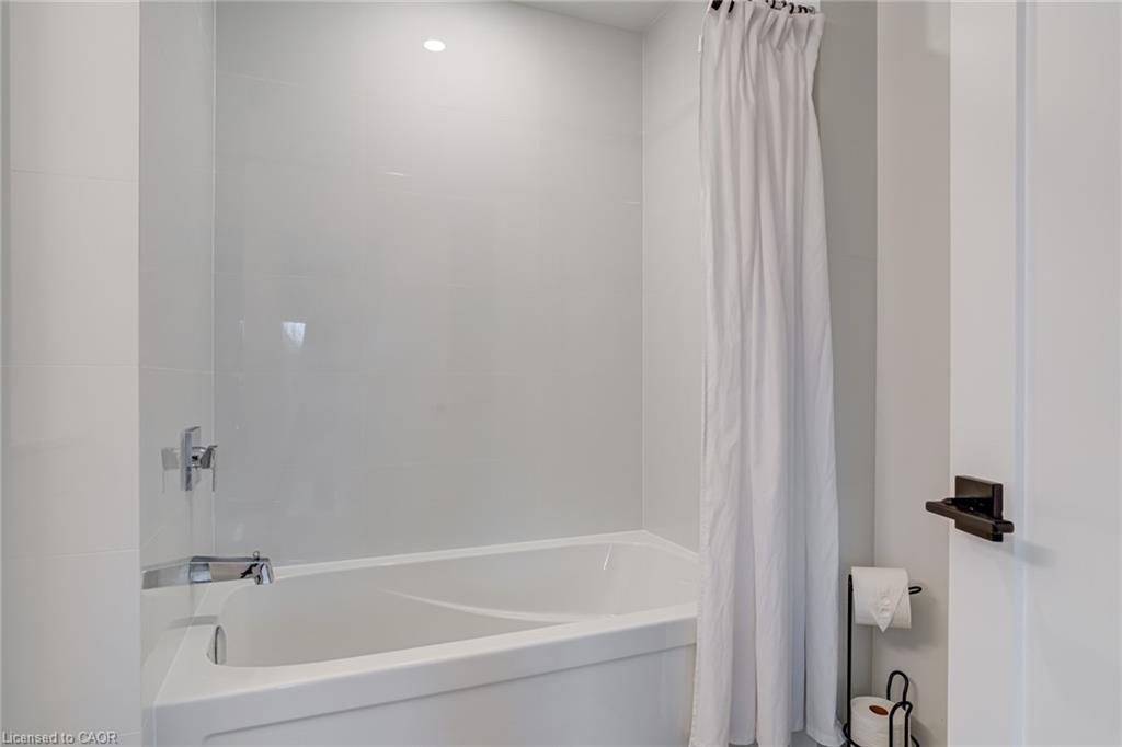 151C Port Robinson Road, Pelham, ON - Indoor Photo Showing Bathroom