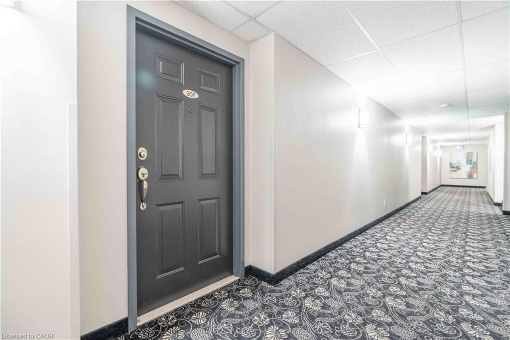 207-980 Golf Links Road, Hamilton, ON - Indoor Photo Showing Other Room