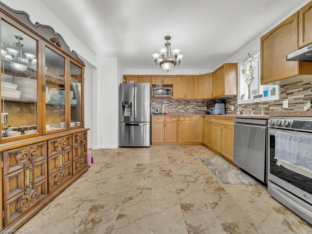 538 Alberta Avenue, Woodstock, ON - Indoor Photo Showing Kitchen