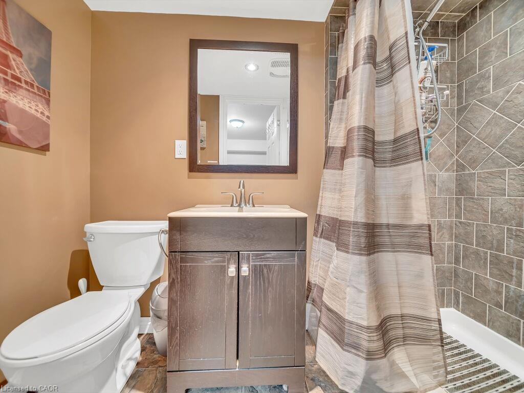 538 Alberta Avenue, Woodstock, ON - Indoor Photo Showing Bathroom