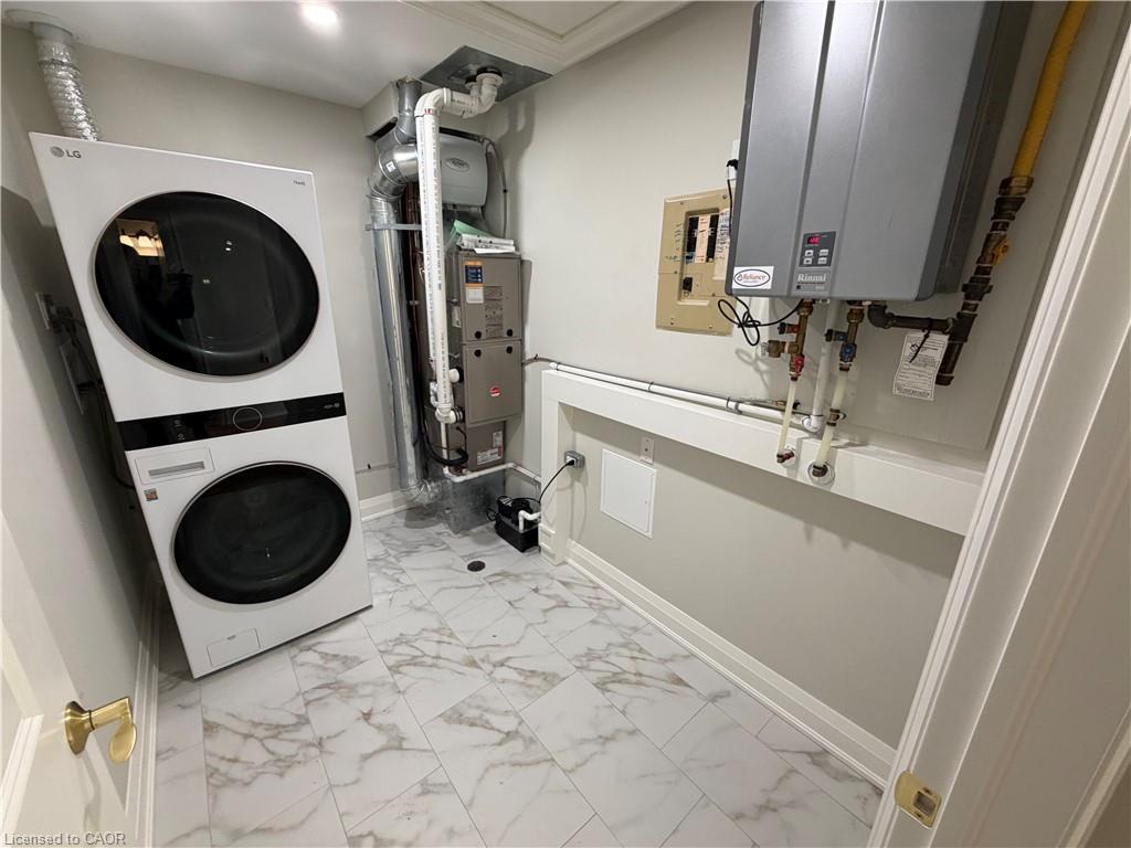 26 Szollosy Circle, Hamilton, ON - Indoor Photo Showing Laundry Room