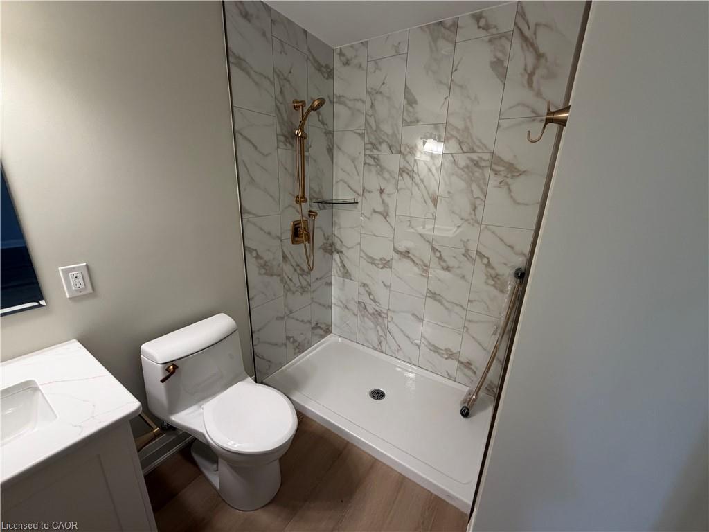 26 Szollosy Circle, Hamilton, ON - Indoor Photo Showing Bathroom