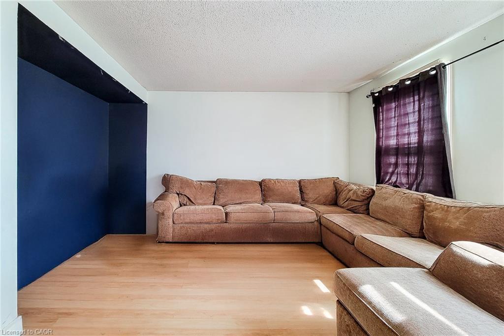 6-1255 Upper Gage Avenue, Hamilton, ON - Indoor Photo Showing Living Room