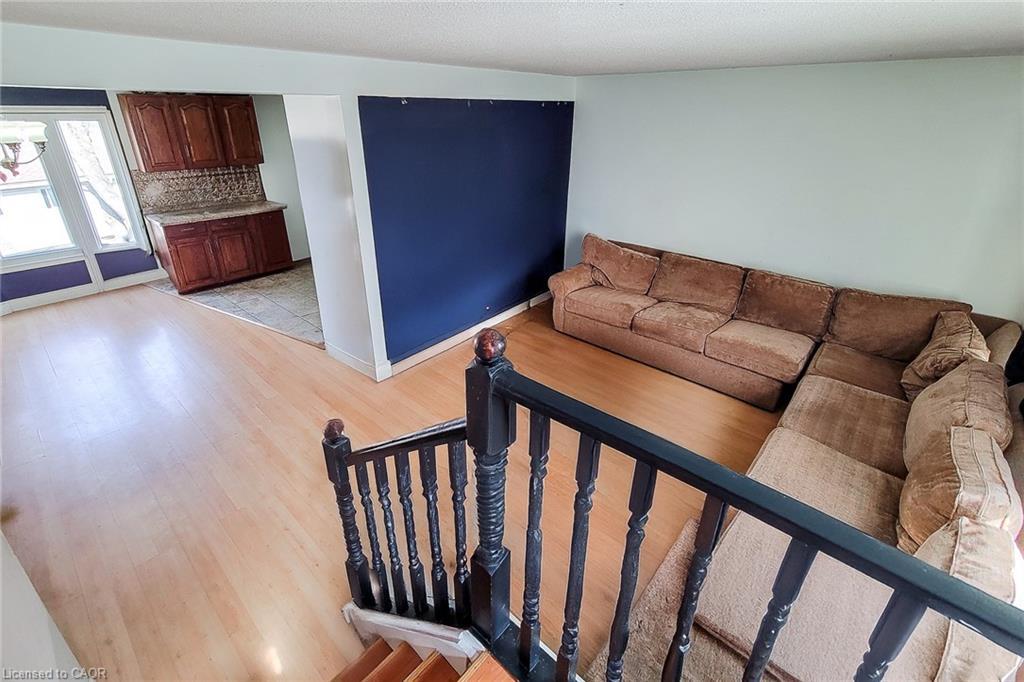 6-1255 Upper Gage Avenue, Hamilton, ON - Indoor Photo Showing Living Room