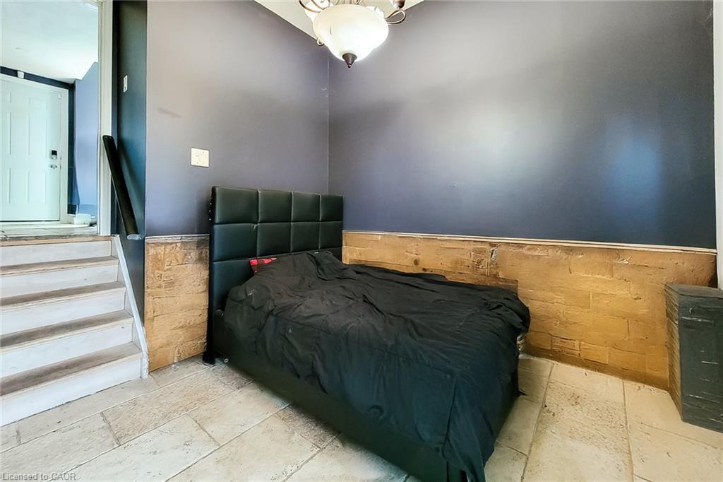6-1255 Upper Gage Avenue, Hamilton, ON - Indoor Photo Showing Bedroom