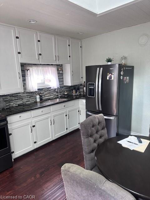 84 Barons Avenue N, Hamilton, ON - Indoor Photo Showing Kitchen