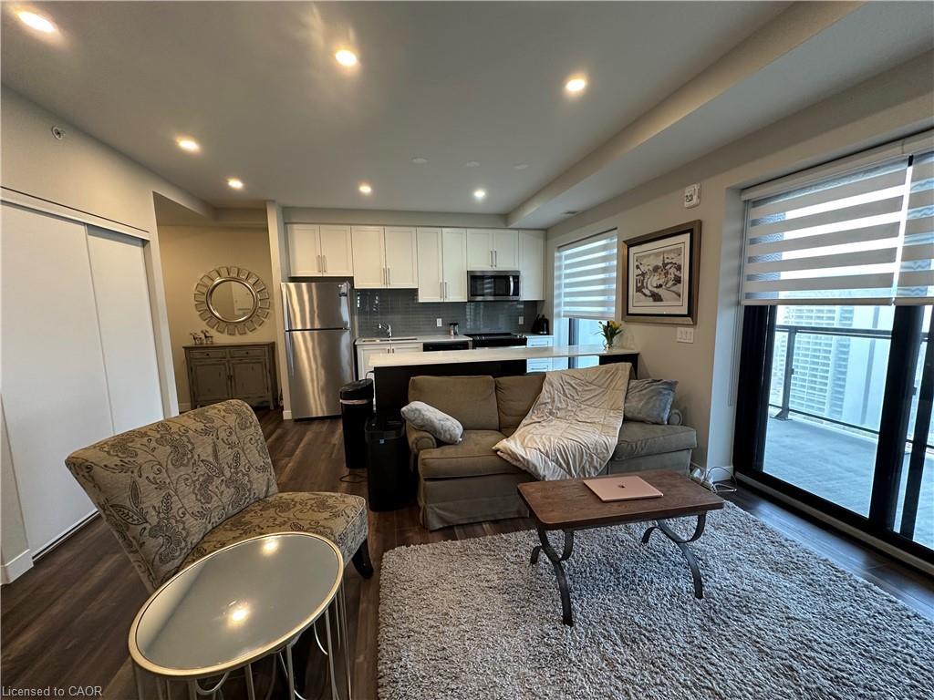 1902-15 Queen Street S, Hamilton, ON - Indoor Photo Showing Living Room