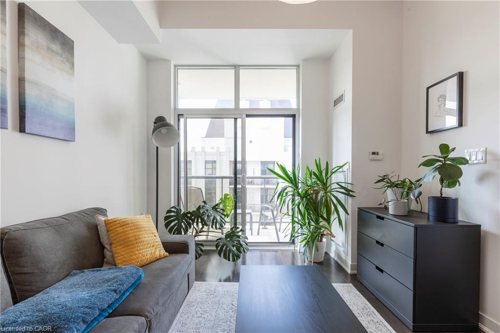 1010-85 Robinson Street, Hamilton, ON - Indoor Photo Showing Living Room
