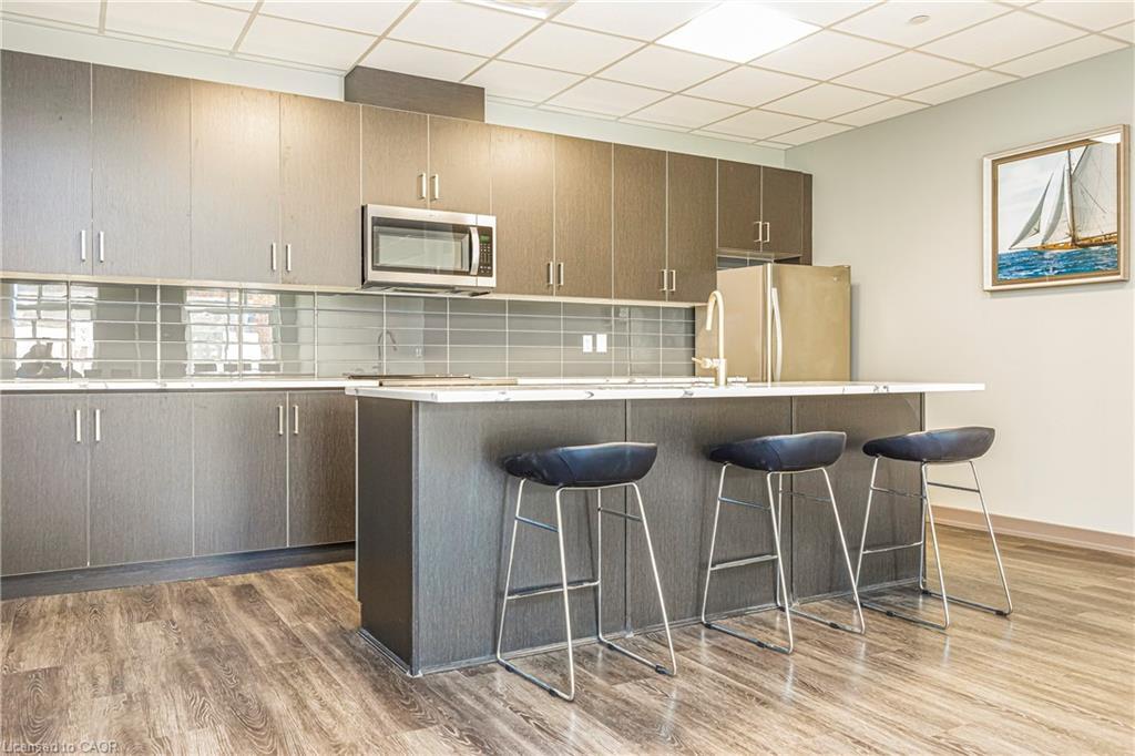 1010-85 Robinson Street, Hamilton, ON - Indoor Photo Showing Kitchen With Upgraded Kitchen