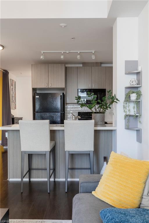 1010-85 Robinson Street, Hamilton, ON - Indoor Photo Showing Kitchen