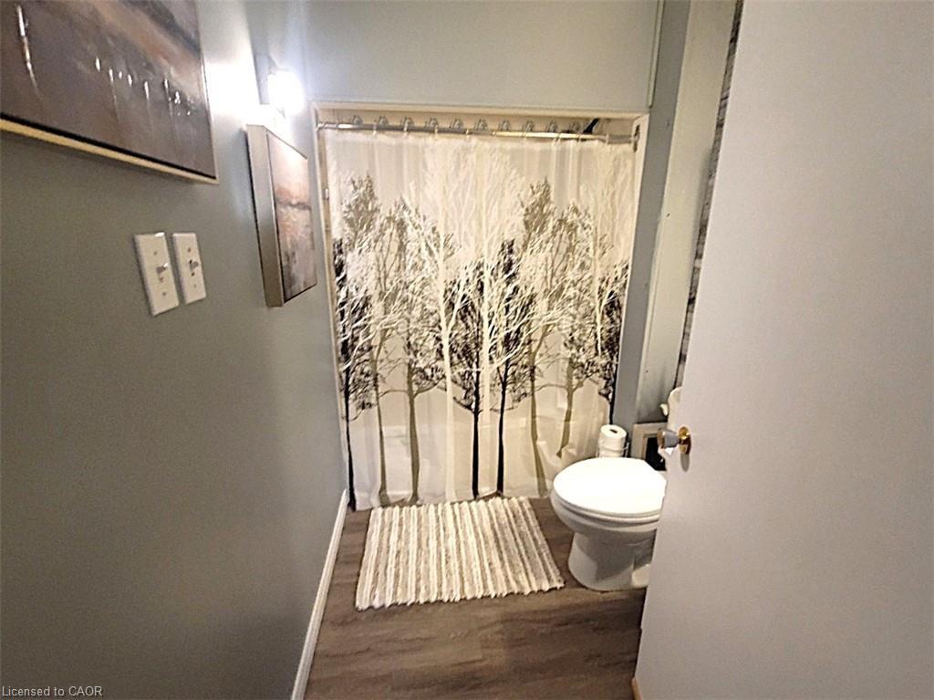 146 Whitley Street, Cambridge, ON - Indoor Photo Showing Bathroom