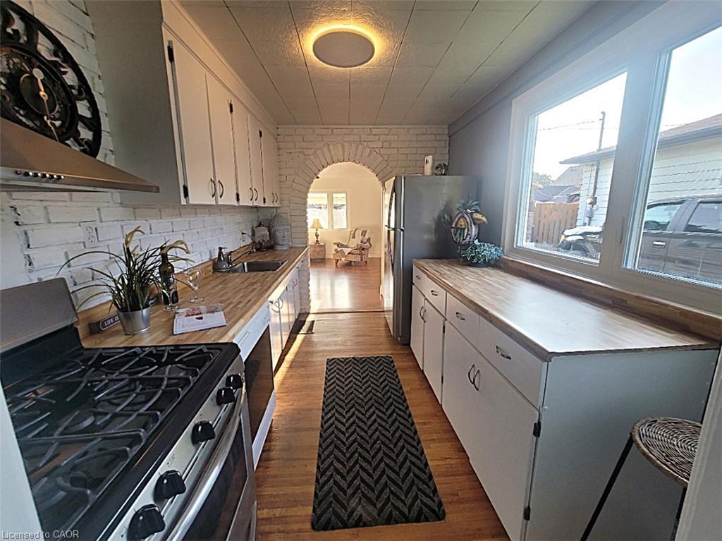 146 Whitley Street, Cambridge, ON - Indoor Photo Showing Kitchen